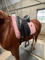 Ikonic dressuur zadel maat 17.5, Dieren en Toebehoren, Paarden en Pony's | Zadels, Ophalen, Zo goed als nieuw, Dressuur