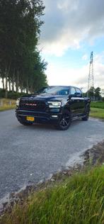 RAM 1500 RAM 1500 2021 Zwart Laramie, Auto's, Bestelauto's, 2625 kg, 5654 cc, Zwart, Origineel Nederlands