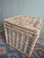 Stevige rieten mand., Huis en Inrichting, Woonaccessoires | Schalen en Manden, Ophalen, Gebruikt, Rechthoekig, Riet