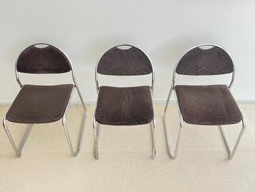 3 fraaie design vintage stoelen beschikbaar voor biedingen