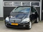 Mercedes-Benz A-klasse 160 BlueEFFICIENCY Avantgarde LEES AD, Auto's, Mercedes-Benz, Voorwielaandrijving, Euro 5, Leder en Stof