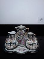 Antiek Weens 4pers theeservies op blad met dames en decor, Antiek en Kunst, Antiek | Porselein, Verzenden