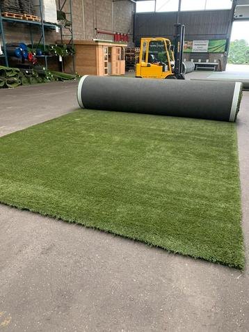 Volle Rol Kunstgras! 250m2 (3.8m x 64m) €1200,- beschikbaar voor biedingen