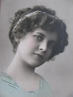 Antieke Kaart uit 1917 - Meisje met Haarband, Verzamelen, Ansichtkaarten | Themakaarten, Verzenden, Voor 1920, Ongelopen, Kinderen