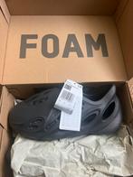 Yeezy foam runner maat 35, Kleding | Heren, Schoenen, Ophalen of Verzenden, Nieuw, Zwart, Yeezy