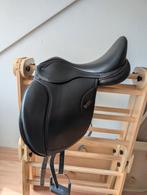 Ikonic Hybrid 18 inch (valt als 17,5), Dieren en Toebehoren, Paarden en Pony's | Zadels, Ophalen, Zo goed als nieuw, Dressuur