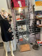 Vitrine, Huis en Inrichting, Woonaccessoires | Cd- en Dvd-rekken, Ophalen of Verzenden, Zo goed als nieuw, Hout, Dvd's