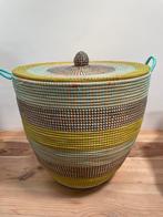 Afrikaanse rieten mand met deksel, Huis en Inrichting, Woonaccessoires | Schalen en Manden, Ophalen, Rechthoekig, Riet