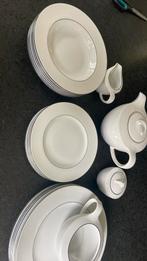 Compleet Kahla servies met fijn zwart streep, Huis en Inrichting, Keuken | Servies, Ophalen of Verzenden, Zo goed als nieuw, Bord(en)