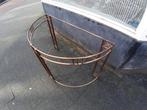 Bijzettafel, sitetabel, halfrond, Koperkleurig en glazen pla, 45 tot 60 cm, Minder dan 55 cm, Gebruikt, Bijzettafel, halfrond, Koperkleurig en glazen plaat.