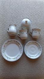 Bloemetjes servies voor 2, Huis en Inrichting, Keuken | Servies, Ophalen of Verzenden, Zo goed als nieuw, Overige stijlen, Kop(pen) en/of Schotel(s)